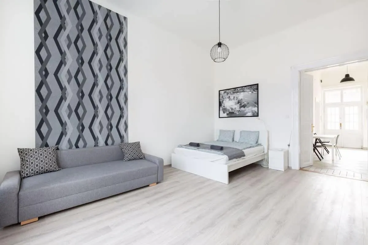 Modern Stay With Desk & Monitor, Tv Budapest Hungary