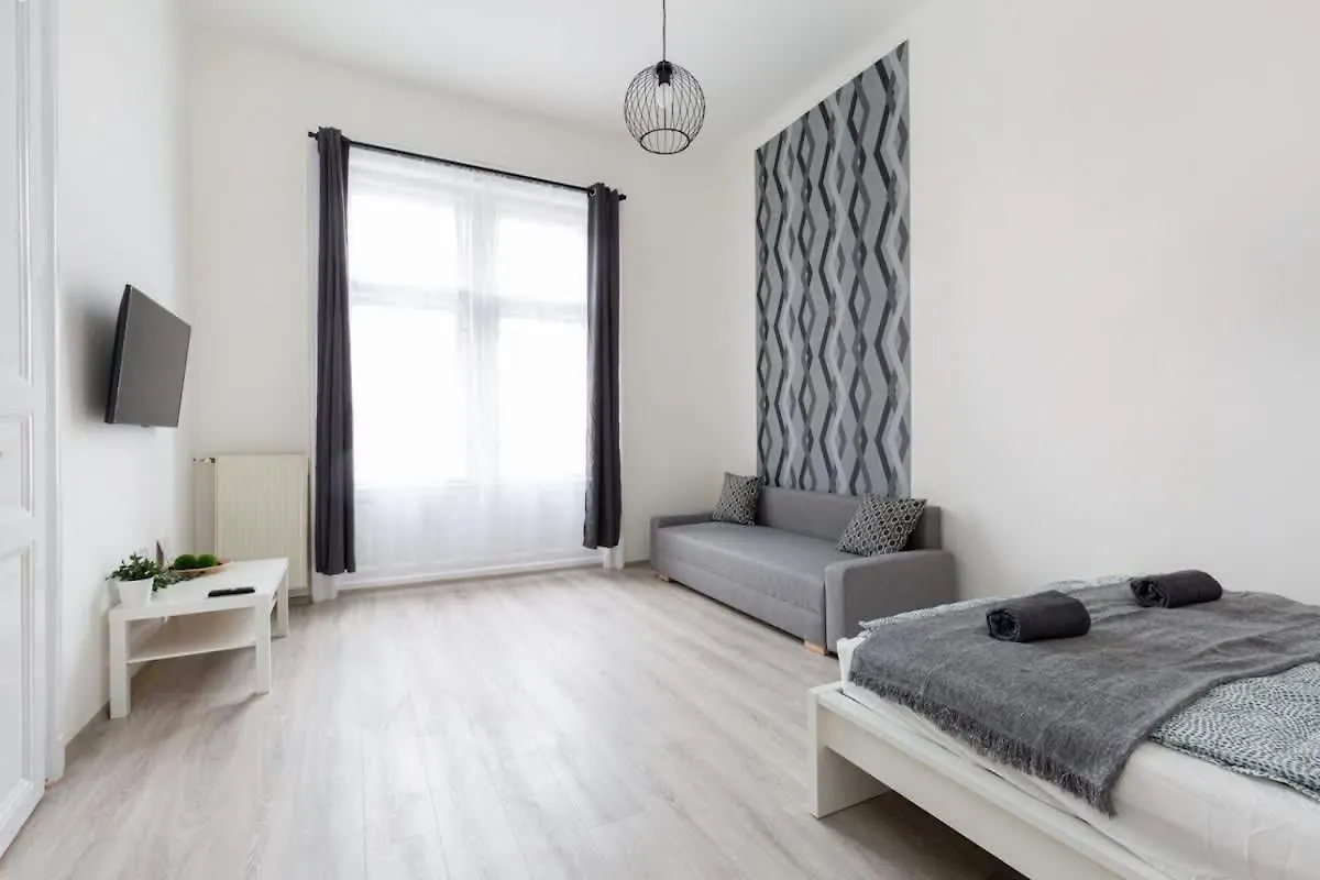 Modern Stay With Desk & Monitor, Tv Budapest 0*,