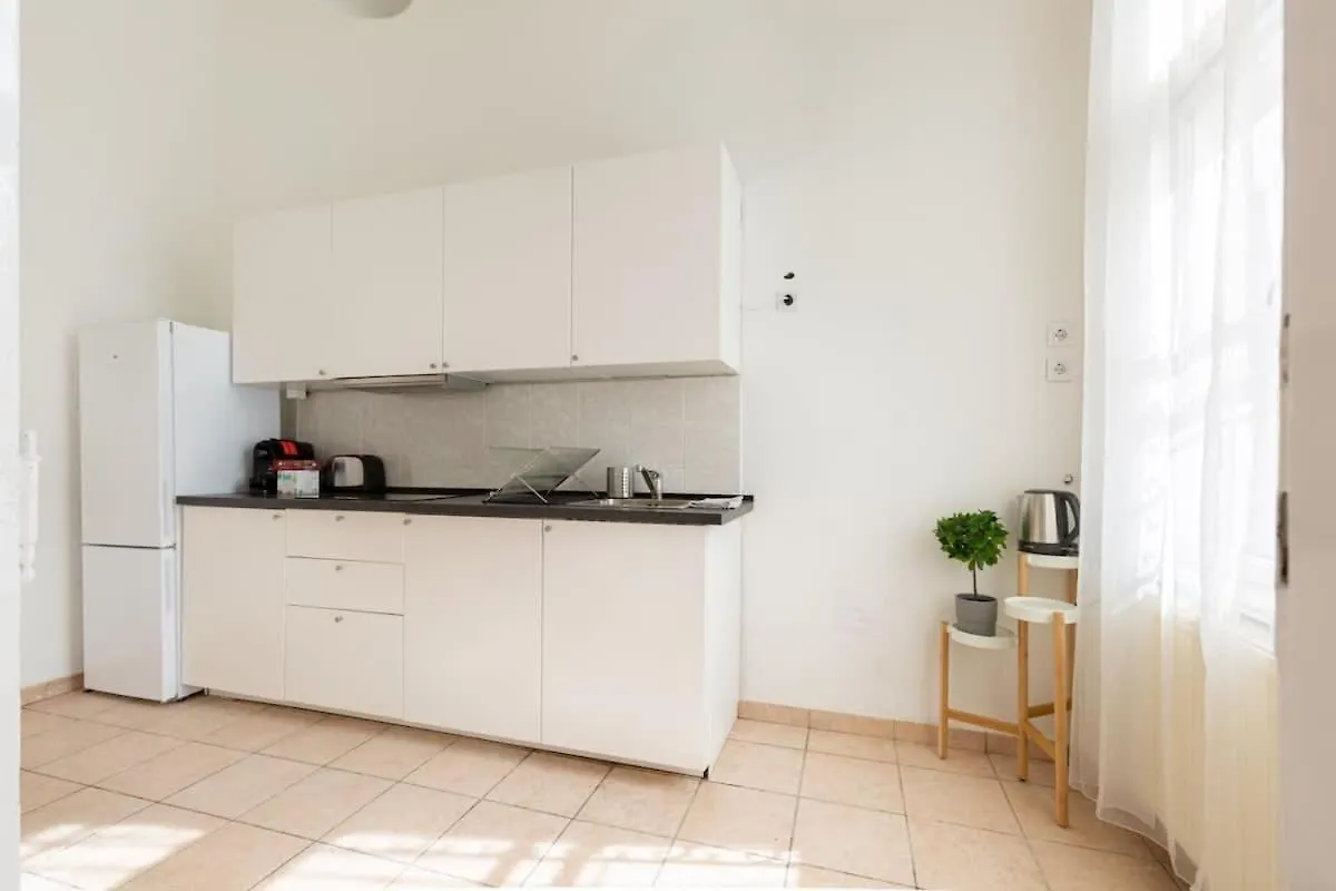 Modern Stay With Desk & Monitor, Tv Budapest Apartment