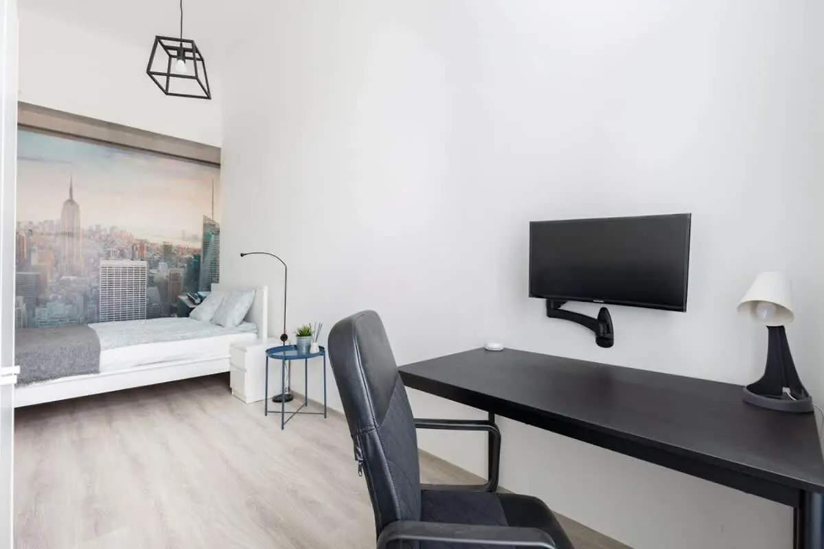 Modern Stay With Desk & Monitor, Tv Budapest 0*,