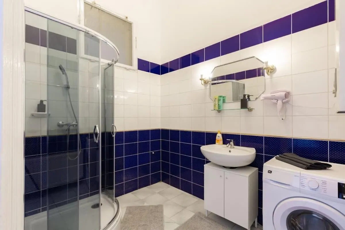 Modern Stay With Desk & Monitor, Tv Budapest Apartamento
